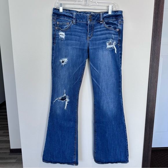 American Eagle Outfitters Denim - American Eagle Artist Lightly Distressed Jeans Size 10 Regular